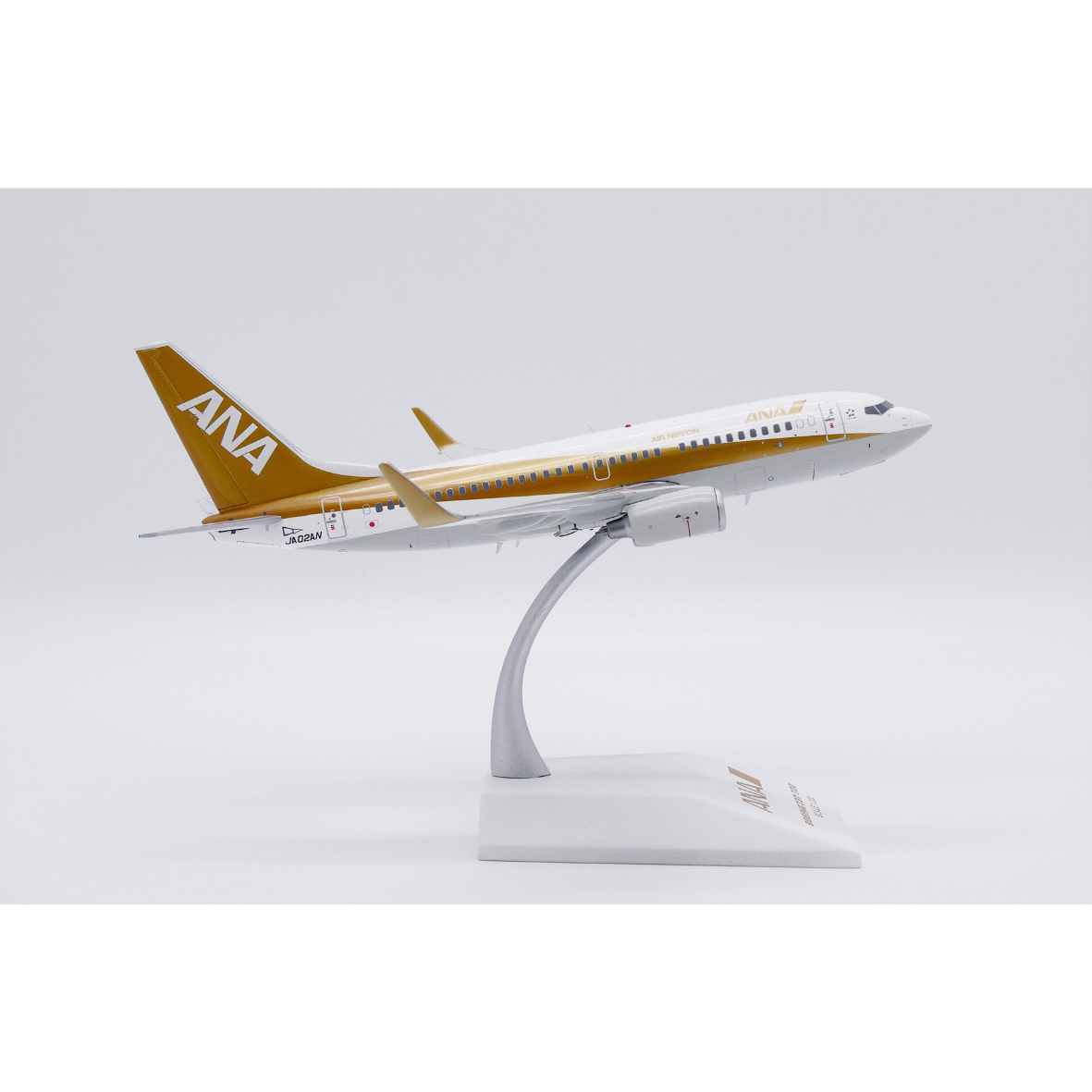 非売品・新商品情報】1/200 737-700 ANA「ゴールドジェット特別塗装機」