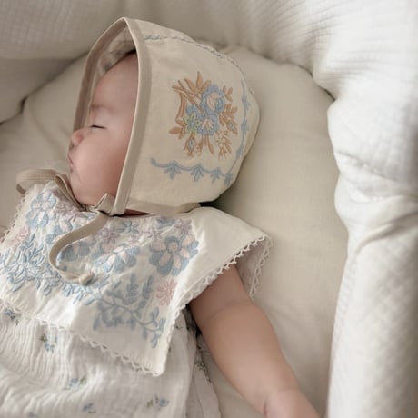 Petite bonnet -ciel beige-