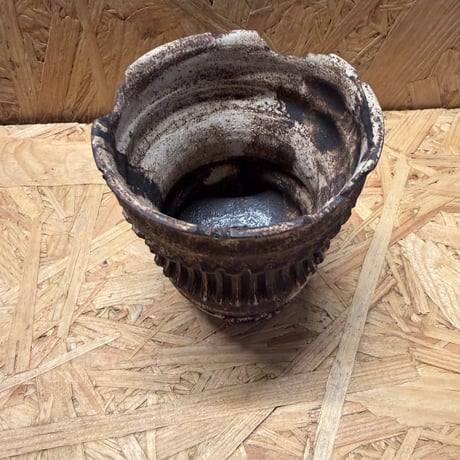 淡海陶芸研究所　錆白泥彫筒鉢
