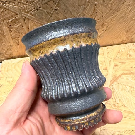 淡海陶芸研究所　泥嵌彫筒鉢