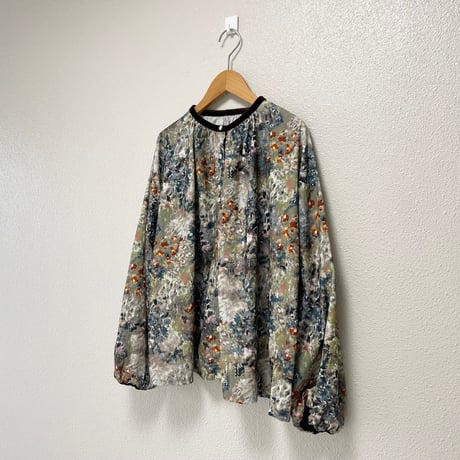 2024AW / l'atelier du savon 森とお花のつぎはぎプリント シャツコールブラウス