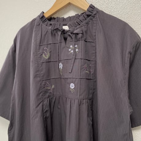【2色展開】select 花刺繍ネックフリルチュニック
