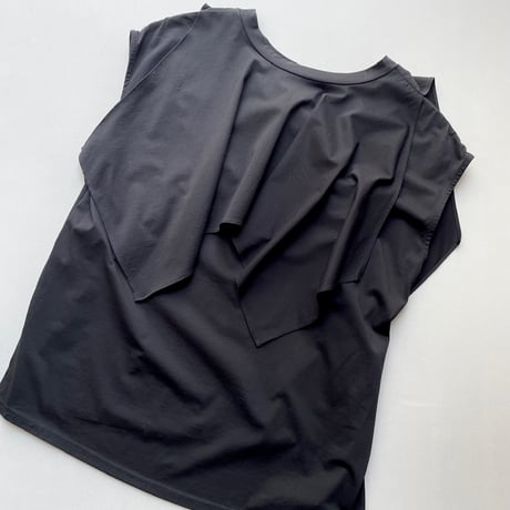 販売継続品 / CLOCHE ラッフルカットソー 【ブラック】
