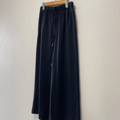 販売継続品 / IKITSUKE ギャザーワイドパンツ 【ブラック】