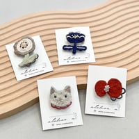 atelier N 北欧柄の刺繍ブローチ