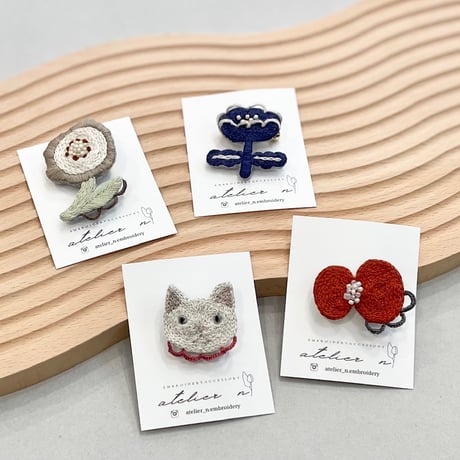 atelier N 北欧柄の刺繍ブローチ