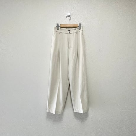 2023 / yuni 強撚コットントリアセテート バックゴムパンツ