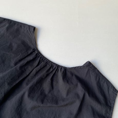 販売継続品 / Veritecoeur インナーバックギャザーノースリーブ