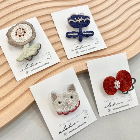 atelier N 北欧柄の刺繍ブローチ