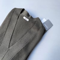 タグ付き未使用品 / IENA 3x3リブ Vネックプルオーバー【カーキ】