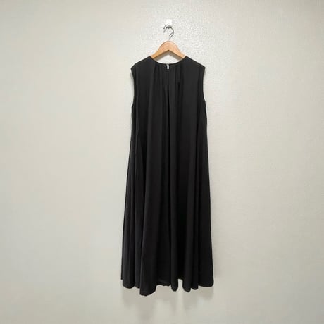 mizuiro ind ギャザーネックロングワンピース 【ブラック】