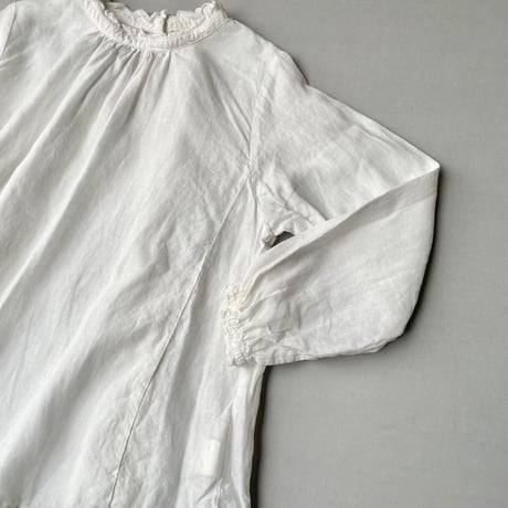 販売継続品 / nest Robe リネンスタンドフリルブラウス