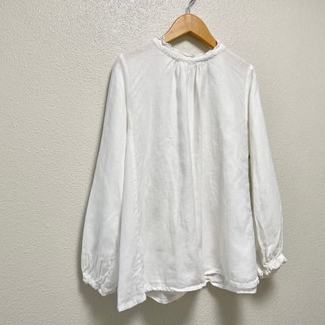 販売継続品 / nest Robe リネンスタンドフリルブラウス
