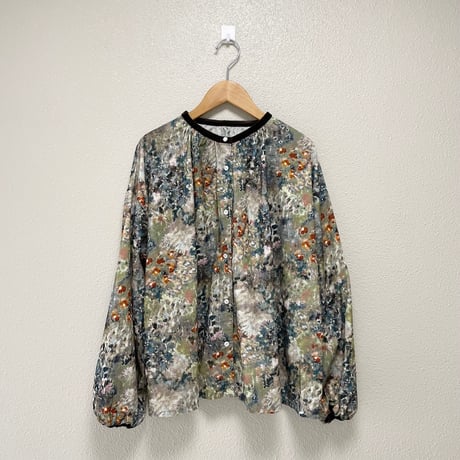 2024AW / l'atelier du savon 森とお花のつぎはぎプリント シャツコールブラウス