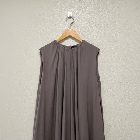 mizuiro ind ギャザーネックロングワンピース 【グレー】