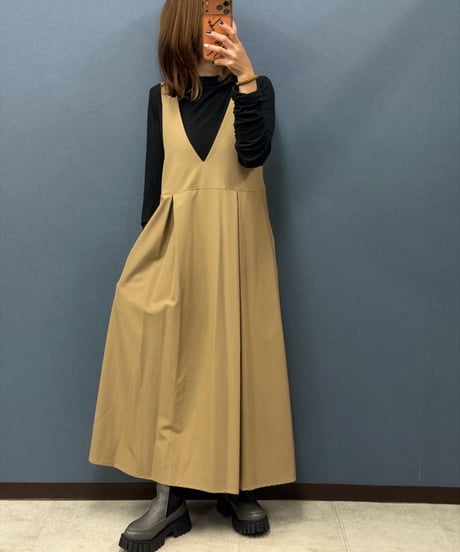 Uncarnet アンカルネ　Vネック フレアワンピース