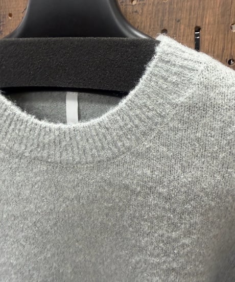 Dignite collier ディニテコリエ　シャギーボリュームスリーブ切替デザインニット