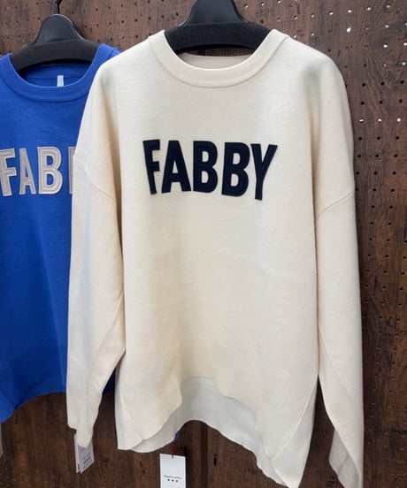 Dignite collier ディニテコリエ 「FABBY」アップリケロゴ ニットプルオーバー