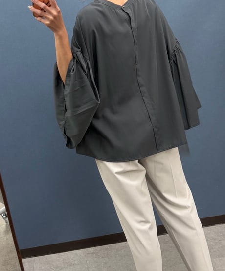 Uncarnet アンカルネ ギャザースリーブ フレアブラウス