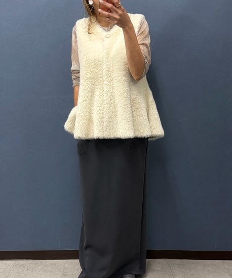 Dignite collier ディニテコリエ  ふわ軽シャギーペプラムベスト