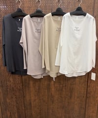 Dignite collier ディニテコリエ　バックスリットロゴ プルオーバー