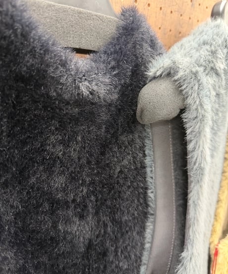 Dignite collier ディニテコリエ  ふわ軽シャギーペプラムベスト