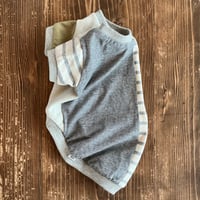 センター分けのTシャツ　グレーボーダー　　q       【MLサイズ】