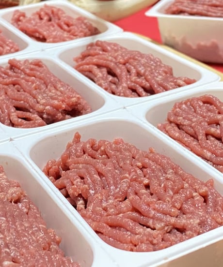 🥩鹿肉みんち100gパック🦌おひとつからお求め頂けます🐶😃100g小分けパックされてるのでお使いになる分だけをさっと流水解凍できて無駄にならずにとても重宝する予感🌸楽しみッ🐶👩🎉