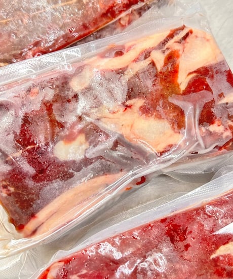✨️🌰🍂🍄‍🟫食欲の秋に向けイベントお肉🥩　　馬肉🐴上はらみ・スライス300g　ワン達のごちそうお肉😍　ごはん前のしっぽがブンブン♪フサフサ♪　全開になります✨️🐶