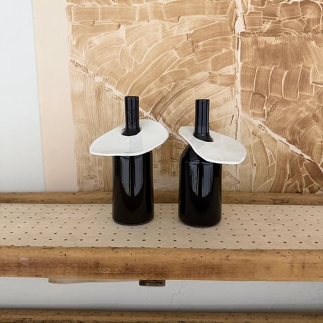 Birbira×qualia glassworks / Bottle vase with ceramic plate / BLACK Ssize