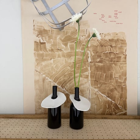 Birbira×qualia glassworks / Bottle vase with ceramic plate / BLACK Ssize