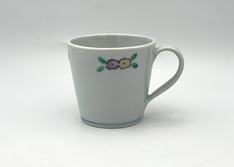 清水なお子　色絵磁器 花、蝶、鹿紋マグ