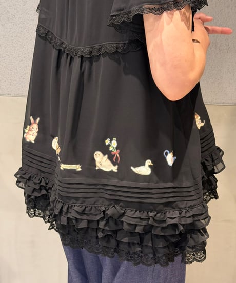 【現物・3L】ペタペタデコレーションブラウス •フォーチュン