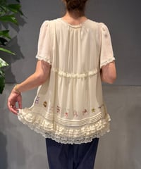 【現物・3L】ペタペタデコレーションブラウス •こねこ