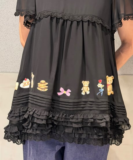 【現物・M】ペタペタデコレーションブラウス •ベア