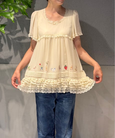 【現物・3L】ペタペタデコレーションブラウス