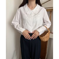 Vintage white embroidery scalloped blouse