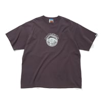 GARMENT DYE COTTON T-SHIRT_PLOY AA_ARTWORK BY Abu Qadim Haqq_C GRAY