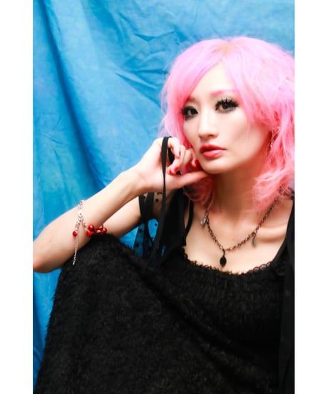 【Hiina Rose】／メダイユチャーム×ガンメタリックチェーン ネックレス（センター／ブラック）【期間限定・ご予約特典あり!!】