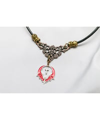 【Hiina Rose】／バット×クロス アラベスク・レザーネックレス（レッド）【期間限定・ご予約特典あり!!】