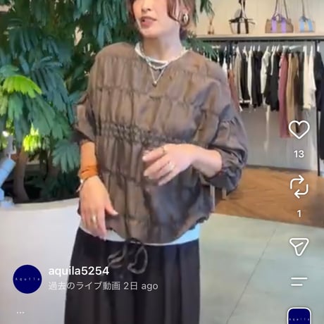 シャーリングブラウス