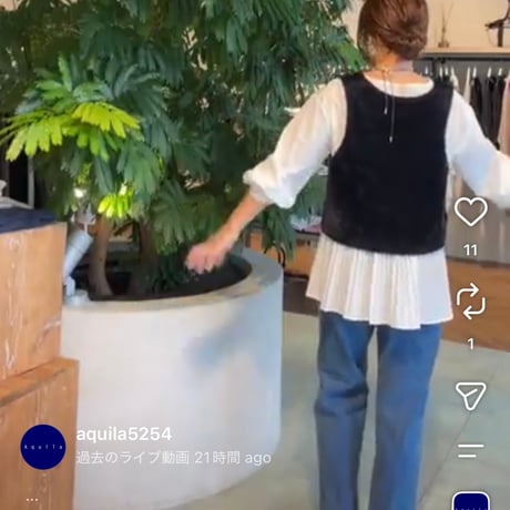 フェザーベスト＋プリーツブラウスアンサンブル