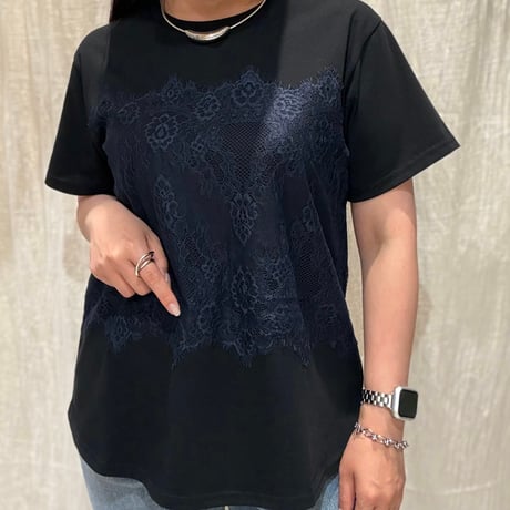 レース付きTシャツ