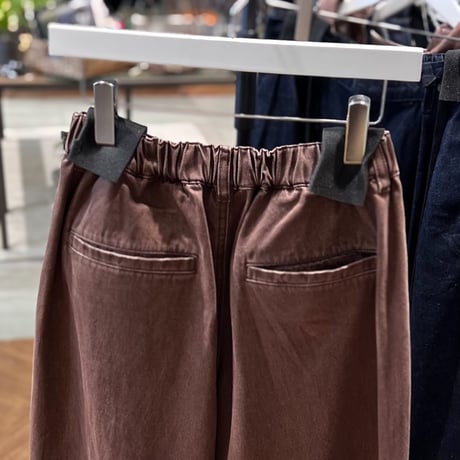 カーブデニムパンツ