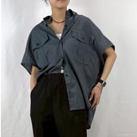 両胸ポケット付きオーバーシャツ