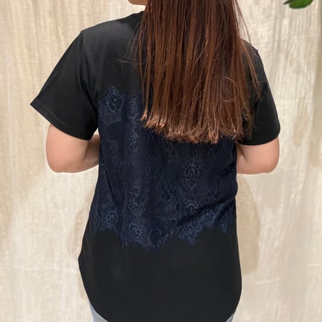 レース付きTシャツ