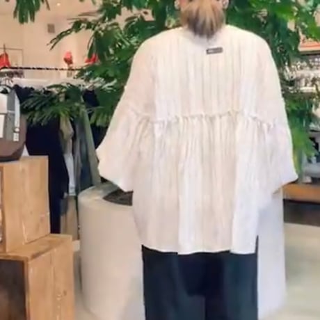 ピンストライプボリュームスリーブシャツ