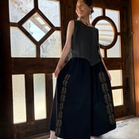 アシンメトリー刺繍ワイドパンツ-アップサイクル古着-