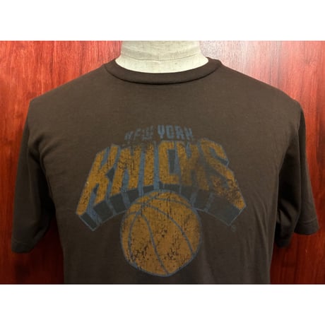 MADE IN MEXICO製 OLD TIME SPORTS × NBA NEW YORK KNICKS 半袖プリントTシャツ ブラウン Mサイズ