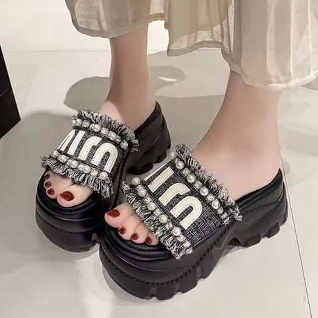 フリンジパールロゴサンダル 2色展開